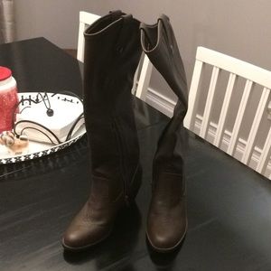 Brown boots with heel